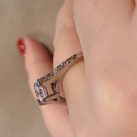 High cubic zirconia main stone with channel stones stainless steel ring - Picture 2 of 7